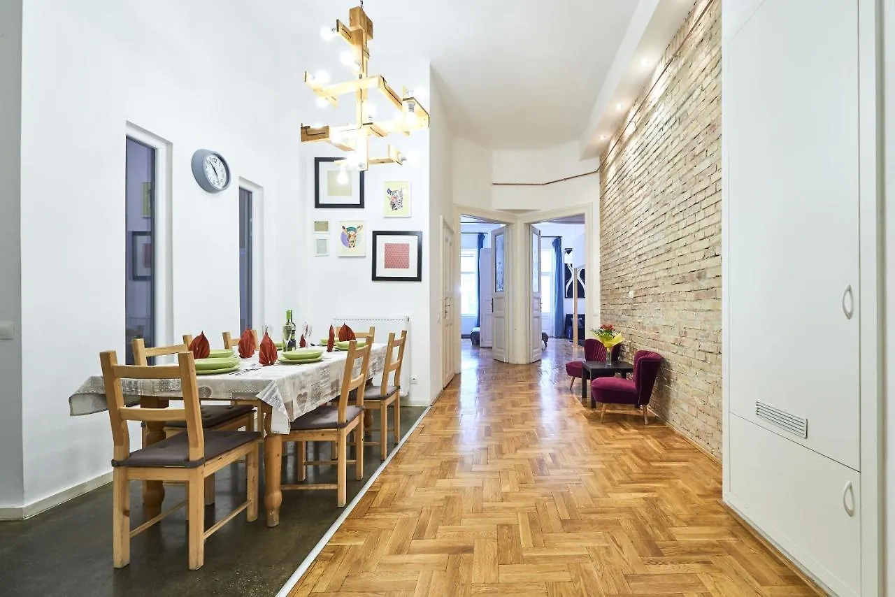 Large Apartment For Groups City Center Dist. VII 부다페스트 0*,