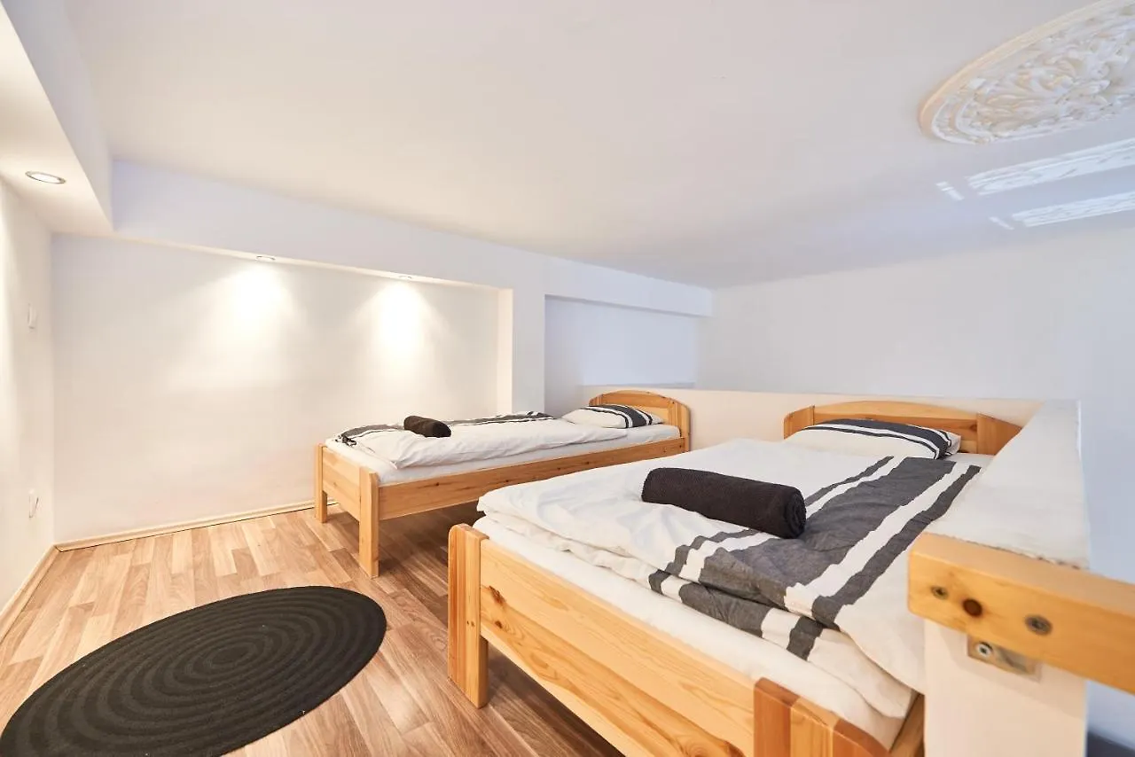 Large Apartment For Groups City Center Dist. VII 부다페스트 0*,  헝가리