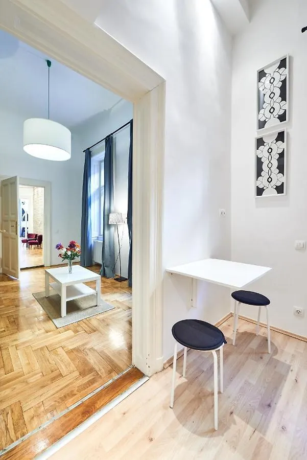 Large Apartment For Groups City Center Dist. VII 부다페스트